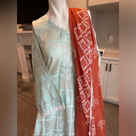 Brand new 2 piece Pakistani Indian suite - Picture 5 of 5